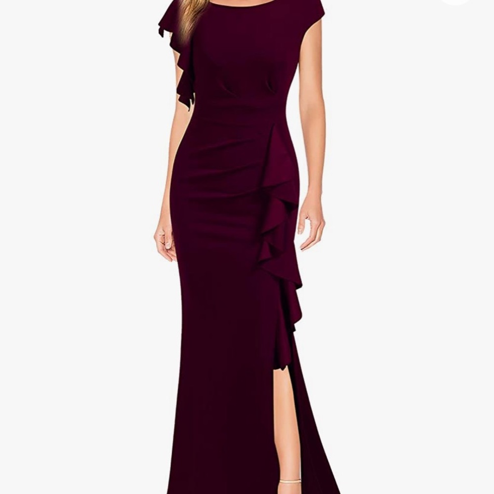 Beautiful burgundy floor length dress!! Perfect for wedding/engagement party!